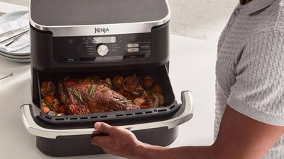 Chef shows how to cook Christmas dinner in an air fryer... and I'm impressed and horrified