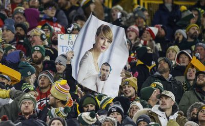 The 7 best Taylor Swift themed signs from Packers fans, including 1 perfect Love Story joke