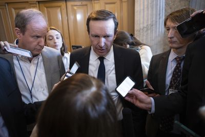 Senators race to save faltering border-Ukraine negotiations