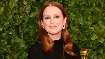 Julianne Moore's living room combines minimalism with a mid-century modern style – experts say this look is 'pure perfection '