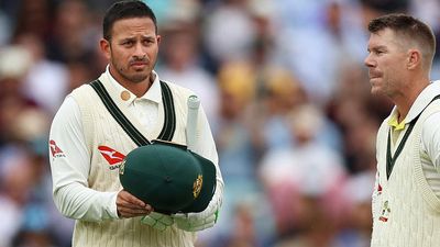 Khawaja disagrees with Johnson, says Warner and Smith are heroes