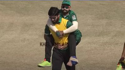 Watch: Injured Pakistan all-rounder Shadab Khan's unusual exit from the field