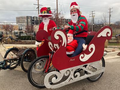 A thousand Santas ditch the sleigh in favor of bikes in downtown Milwaukee