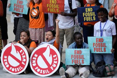 UN climate talks near end of first week with progress on some fronts, but fossil fuels lurk