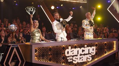 Dancing With The Stars Awarded First-Ever Len Goodman Mirrorball Trophy, And I Can't Get Over What The Winner Told Us About Season 32