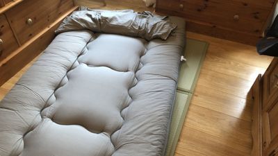 What are Japanese floor mattresses and are they healthy to sleep on?