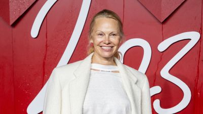 Pamela Anderson just wore no makeup for the most stunning bare-faced red carpet moment