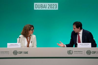 European Union calls for "the beginning of the end" of fossil fuels at COP28 climate talks