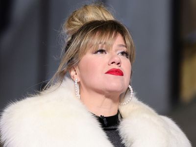 Kelly Clarkson admits to gross shower habit