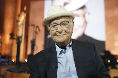 Me TV, Catchy Comedy To Pay Tribute to Norman Lear