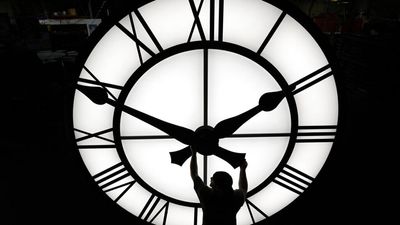 French workers clock-up less hours per year than EU average: report
