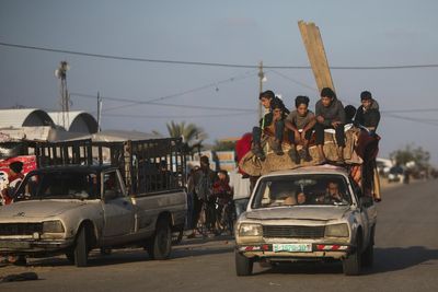 Strikes on Gaza's southern edge sow fear in one of the last areas to which people can flee