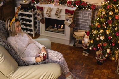 Man refuses to skip Christmas vacation despite his pregnant wife’s pleas