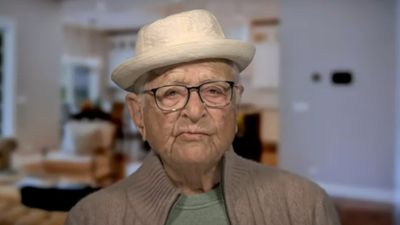 ‘An Extraordinary Life’: Jennifer Aniston, Jimmy Kimmel And More Pay Tribute To TV Icon Norman Lear After His Death