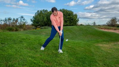 How To Chip From A Downhill Lie - The Key To Better Strikes!
