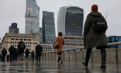 UK employers limit hiring permanent staff amid economic stresses