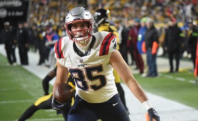 WATCH: Hunter Henry went off for two first-half touchdowns vs Steelers