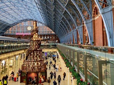 The busiest Christmas travel days on trains, at airports and on the roads
