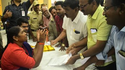 Telangana government sets up 15 desks to receive and register grievances during Praja Darbars