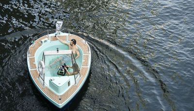 Hot tub cruises hit the Chicago River: ‘Is it summer? What the hell?’