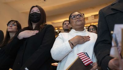 New U.S. citizens take oath at Museum of Science and Industry