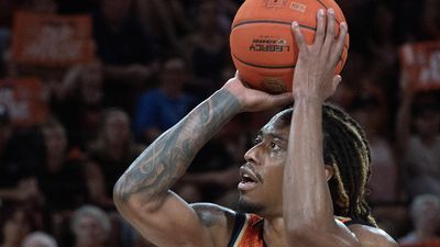 Taipans produce late rally to defeat 36ers in NBL