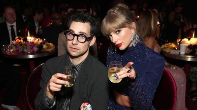 The Taylor Swift-Jack Antonoff kitchen raises eyebrows over the no-cabinet storage, but experts say it can 'simplify cooking'