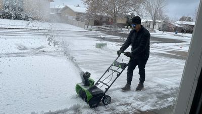 Greenworks 40V 20 Inch Cordless Single-Stage Snow Blower review