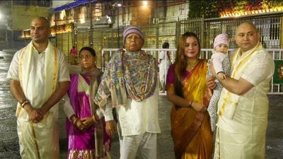 Former Bihar Chief Minister Lalu Prasad and his family offer prayers at Tirumala