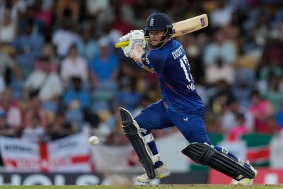 Ben Duckett helps England rally to 206 in ODI series decider against West Indies