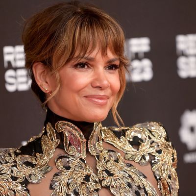 Halle Berry Is a Literal Work of Art in Haute Couture Elie Saab
