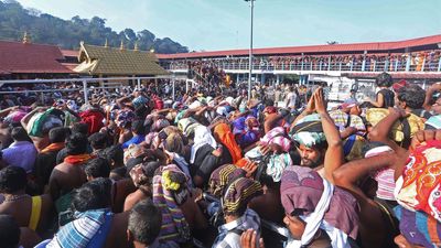 Heavy rush continues at Sabarimala, darshan time extended by one hour