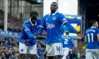Doucouré and Dobbin strike to give Everton victory against Chelsea