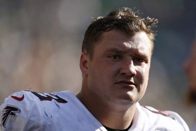 Falcons OL Chris Lindstrom questionable to return vs. Bucs