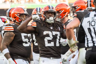 Browns add to lead as Kareem Hunt bullies into the endzone vs. Jaguars