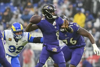 Lamar Jackson throws late TD pass to Zay Flowers on 3rd-and-17