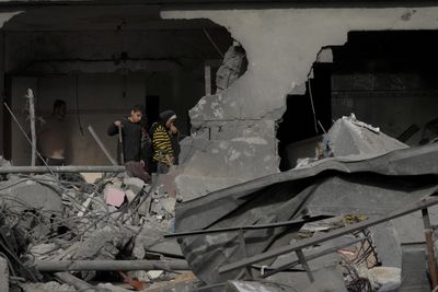 Nearly 300 killed in Gaza in 24 hours as Hamas, Netanyahu trade threats