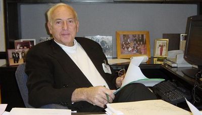 Stuart Levin, renowned Rush doctor and educator, dies at 88.