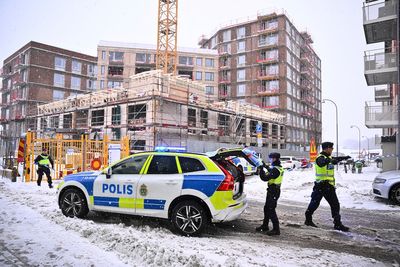 Several seriously injured when construction site elevator crashes to the ground in Sweden