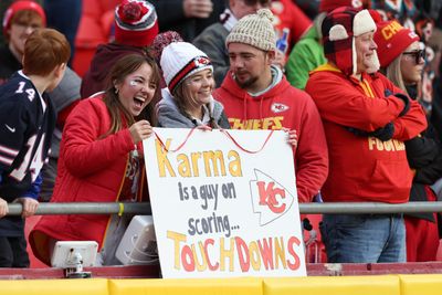 The 4 best Taylor Swift themed signs from Chiefs fans for Bills game, including 1 Karma joke