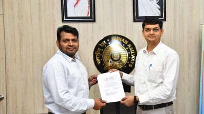 Manjunath Kanmadi takes charge as CPRO of South Western Railway