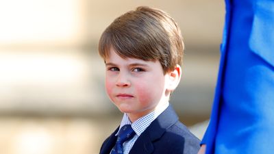 Prince Louis' missing finger is baffling fans in new picture