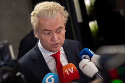 Dutch official says Geert Wilders and 3 other party leaders should discuss forming a new coalition