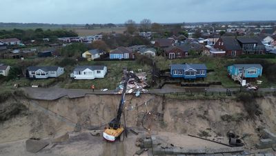 Norfolk: Bungalows demolished before they fall off cliff just weeks before Christmas