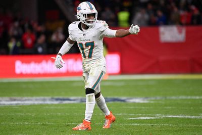 Dolphins WR Jaylen Waddle leaves vs. Titans with injury