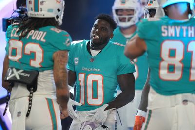 Dolphins’ Tyreek Hill Leaves Game Against Titans With Ankle Injury