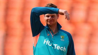 Australia's Steve Smith turns to golf after below-par form