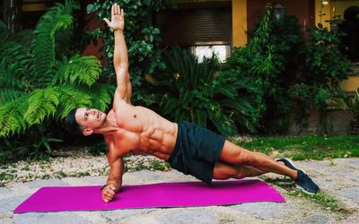 I did rolling side planks every day for a week — here’s what happened to my abs