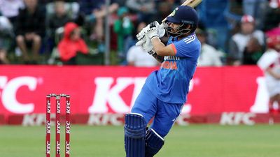 South Africa take 1-0 lead with five-wicket win over India