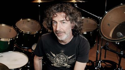 ”They called me about a week after Jeff Porcaro passed… they’d grown up together, they’d lost a blood brother, and suddenly the all-American West Coast band has a tea bag in it!” How Simon Phillips joined and left Toto